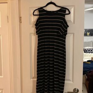 Reitman’s, medium, cold shoulder jersey dress. Brand new with tags. So soft.
